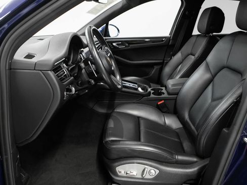 Certified 2023 Porsche Macan AWD/4WD image 18
