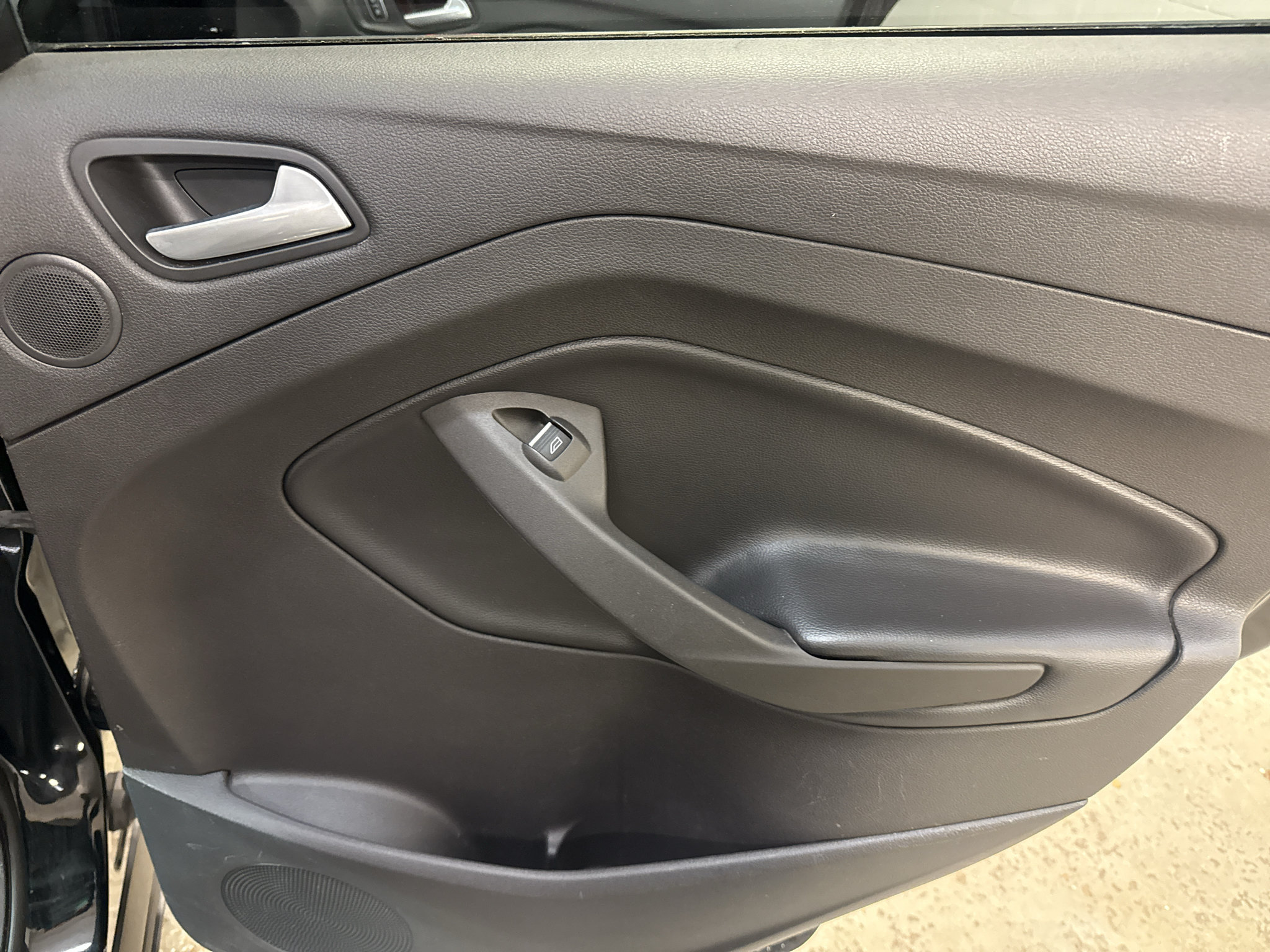 Used 2017 Ford Escape Titanium AWD/4WD image 19