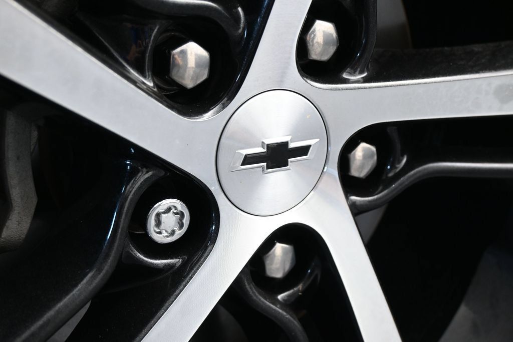 Used 2025 Chevrolet Trax RS w/ Sunroof Package FWD image 28