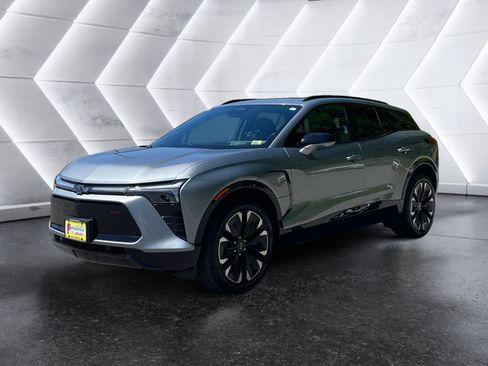 Used 2025 Chevrolet Blazer EV RS AWD/4WD image 2