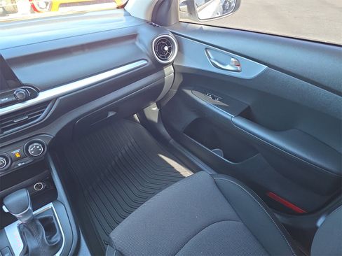 Used 2023 Kia Forte LXS w/ LXS Technology Package image 11