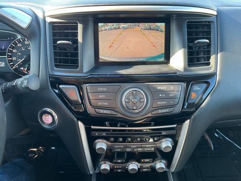 Used 2015 Nissan Pathfinder SV FWD image 35