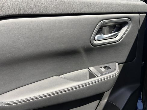 Used 2025 Nissan Rogue SV AWD/4WD image 24