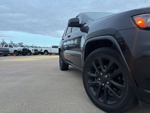 Used 2020 Jeep Grand Cherokee Altitude image 6