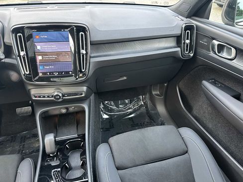 Certified 2023 Volvo XC40 Recharge Ultimate w/ Protection Package Premier image 18