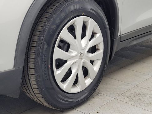 Used 2018 Nissan Rogue S image 31