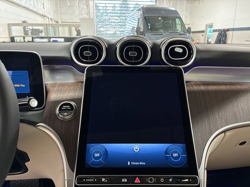 New 2026 Mercedes-Benz GLC 300 4MATIC image 9