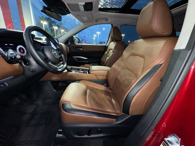 Used 2023 Nissan Pathfinder Platinum AWD/4WD image 18