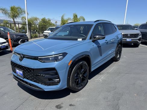 New 2026 Volkswagen Tiguan SE R-Line FWD image 5