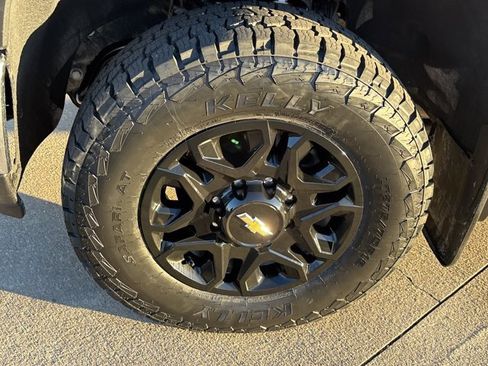 Used 2025 Chevrolet Silverado 2500 LTZ w/ LTZ Plus Package image 11