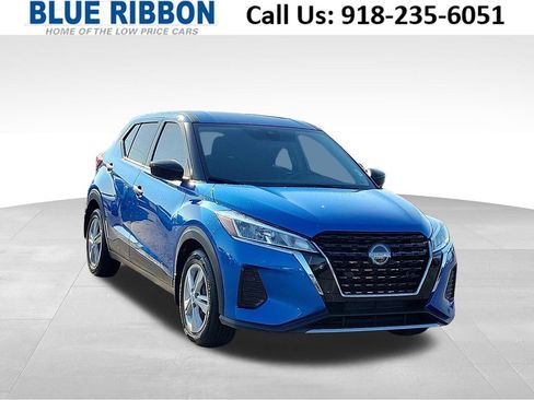 Used 2023 Nissan Kicks S image 1