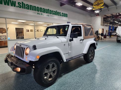Used 2018 Jeep Wrangler Sport image 2
