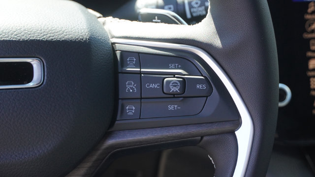New 2026 Jeep Grand Cherokee Limited w/ Luxury Tech Group II RWD image 27