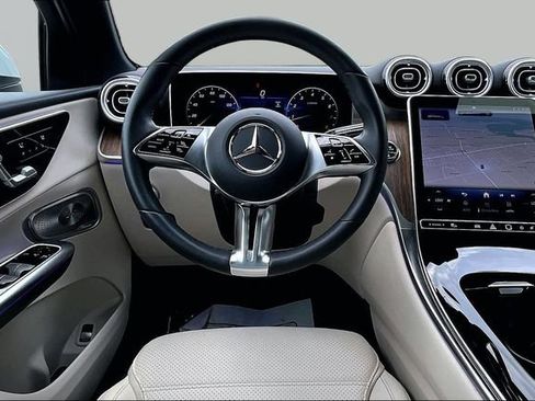 Used 2026 Mercedes-Benz GLC 300 4MATIC image 11