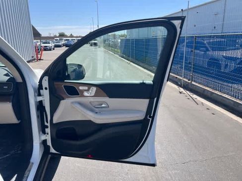 Certified 2025 Mercedes-Benz GLE 450e 4MATIC image 22