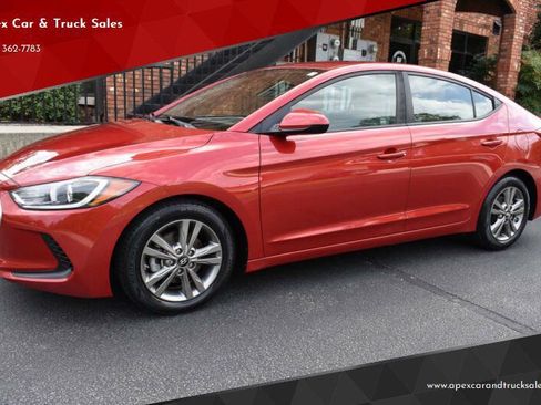 Used 2018 Hyundai Elantra SEL FWD image 1
