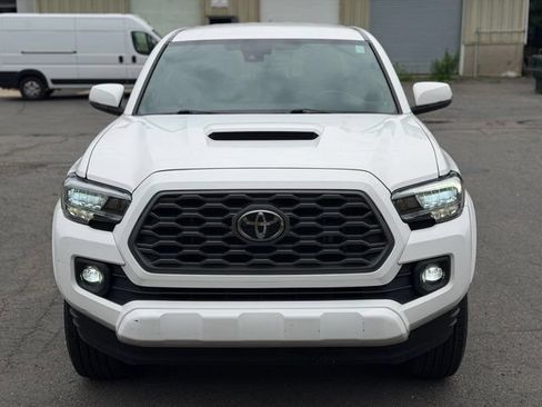 Used 2021 Toyota Tacoma TRD Sport w/ Technology Package AWD/4WD image 2