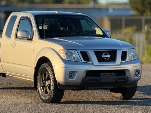 Used 2010 Nissan Frontier PRO-4X AWD/4WD image 15
