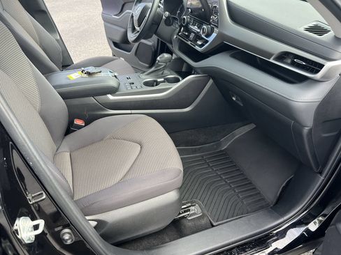 Used 2023 Toyota Highlander LE FWD image 35