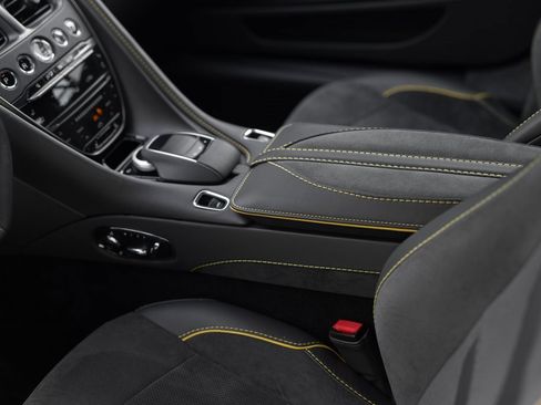 Used 2022 Aston Martin DBS Superleggera Volante image 41