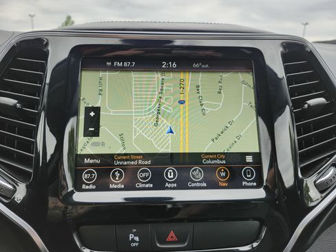 Used 2019 Jeep Cherokee Overland AWD/4WD image 4