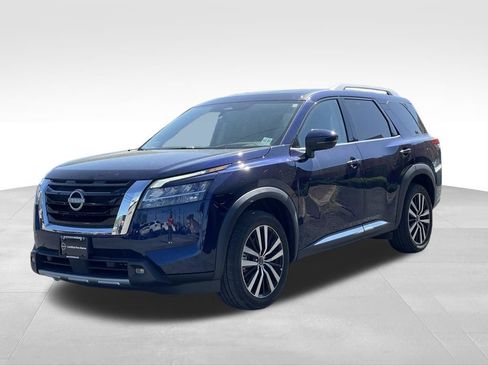 Certified 2023 Nissan Pathfinder Platinum w/ Black Appearance Package AWD/4WD image 2