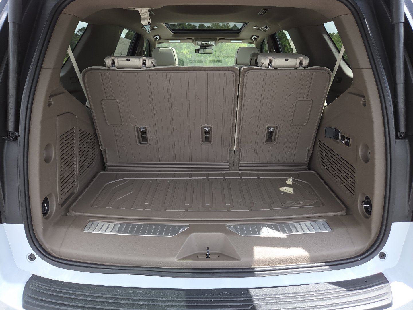 New 2026 GMC Yukon Denali w/ Sun & Power Step Package AWD/4WD image 23