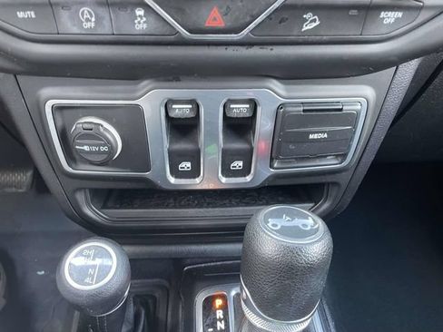 Used 2018 Jeep Wrangler Sport AWD/4WD image 30