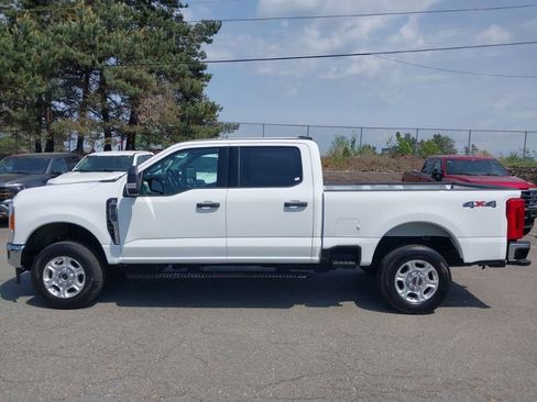 Certified 2025 Ford F250 XLT w/ Snow Plow Prep Package AWD/4WD image 5