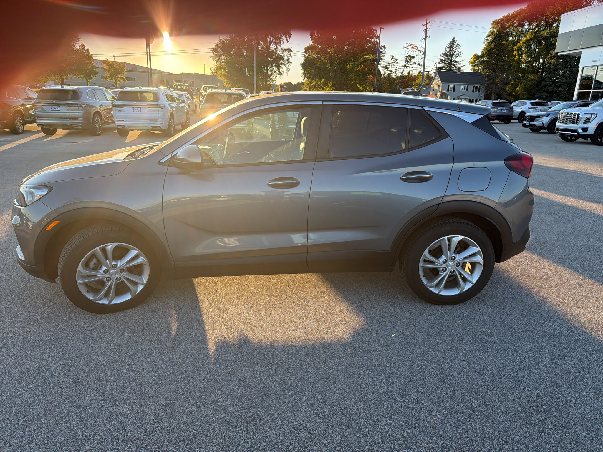 Used 2020 Buick Encore GX Preferred w/ Cold Weather Comfort Package FWD image 2