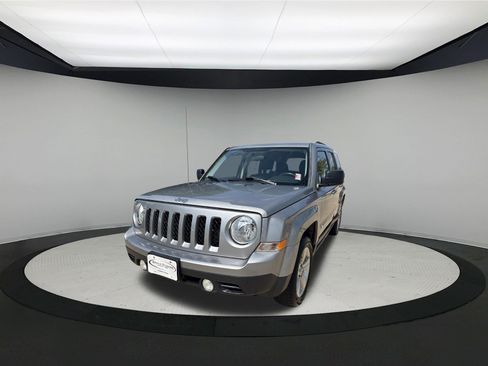 Used 2015 Jeep Patriot Latitude AWD/4WD image 3