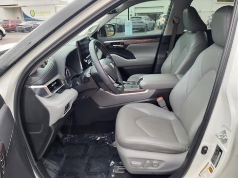 Used 2022 Toyota Highlander Limited image 12