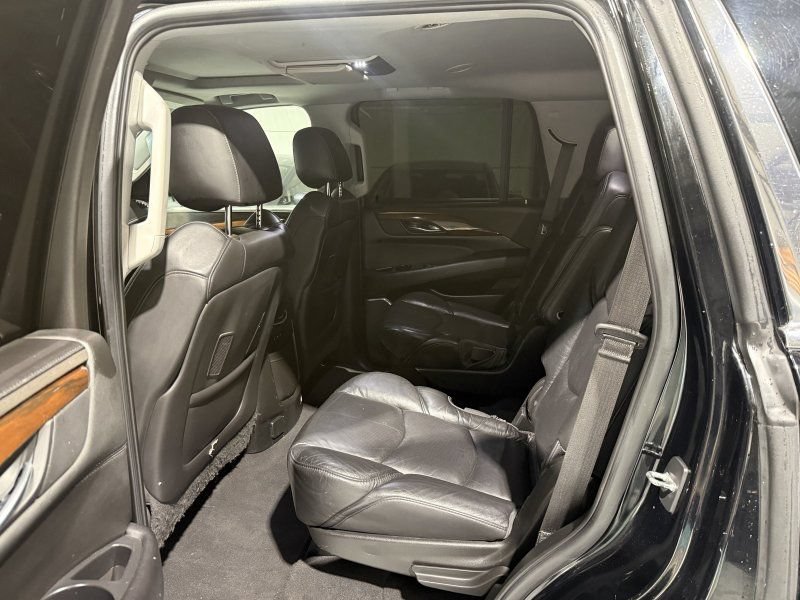 Used 2018 Cadillac Escalade Premium Luxury w/ LPO, Radiant Package AWD/4WD image 20