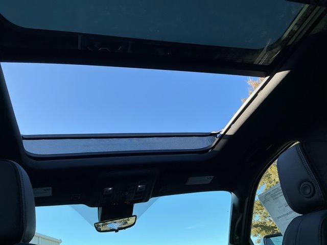 New 2025 Chevrolet Tahoe High Country AWD/4WD image 17