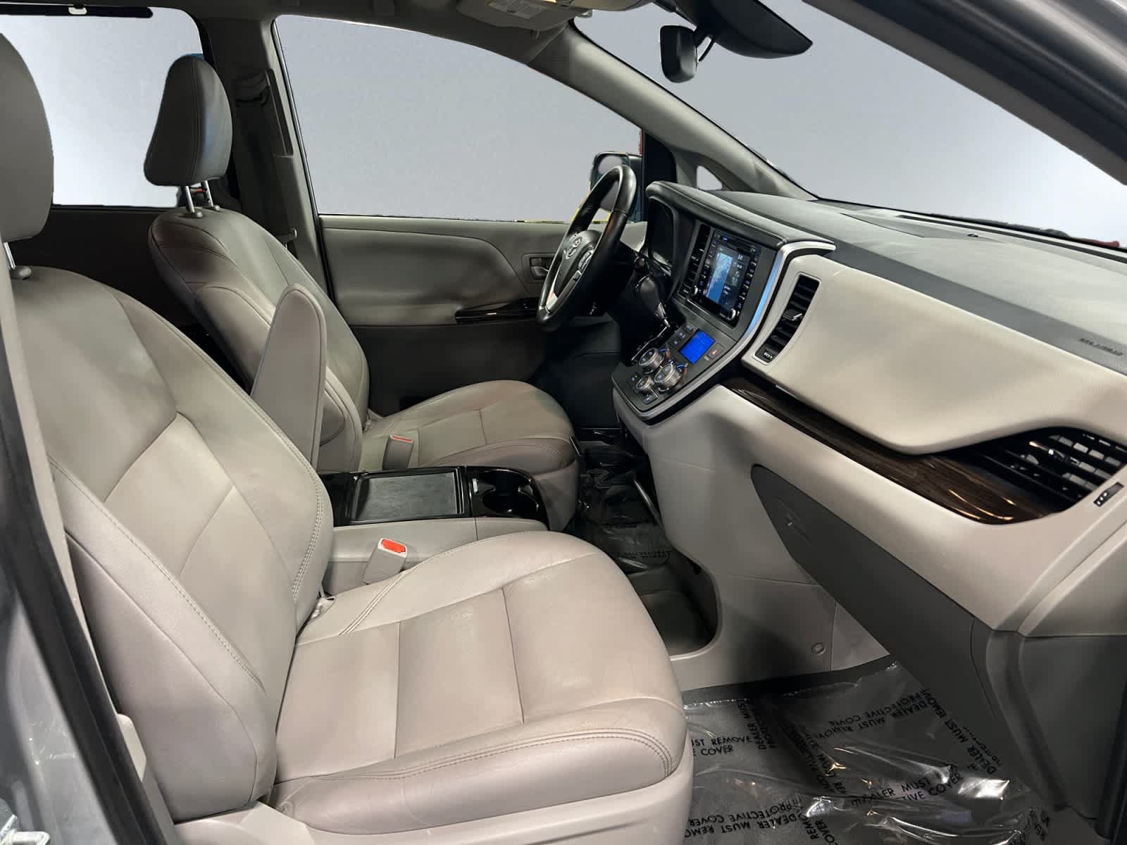 Used 2020 Toyota Sienna XLE Premium AWD/4WD image 19