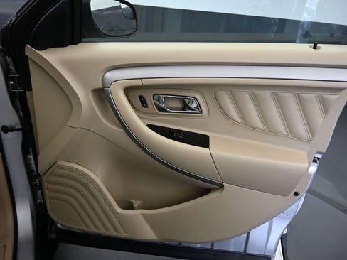 Used 2017 Ford Taurus SE image 35