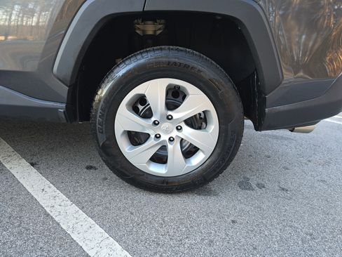 Used 2021 Toyota RAV4 LE image 33