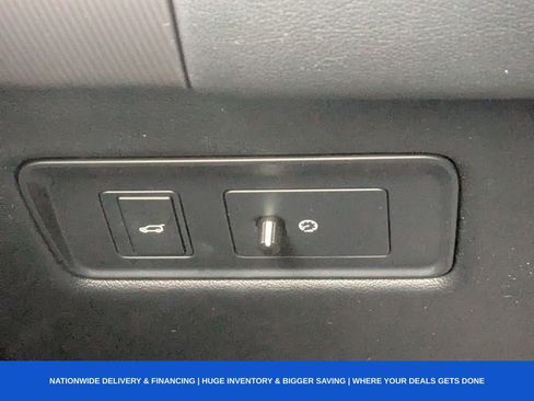 Used 2018 Land Rover Range Rover Sport HSE image 38