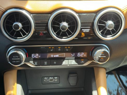 Used 2023 Nissan Sentra SV w/ SV Premium Package image 25