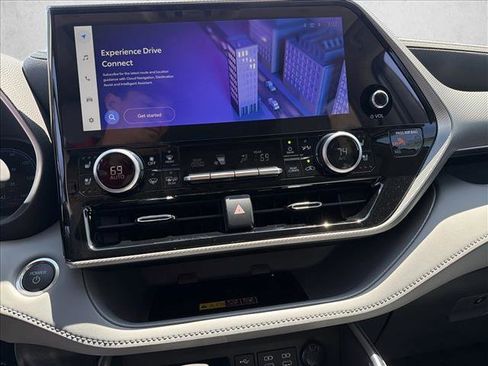 New 2026 Toyota Highlander Platinum AWD/4WD image 15