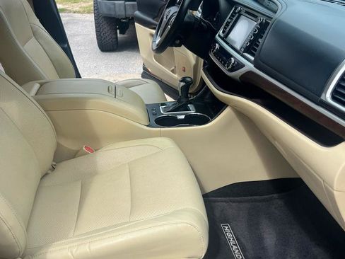 Used 2015 Toyota Highlander Limited FWD image 8