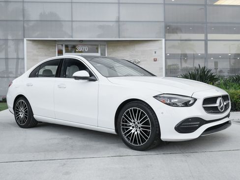 Used 2024 Mercedes-Benz C 300 4MATIC Sedan image 3