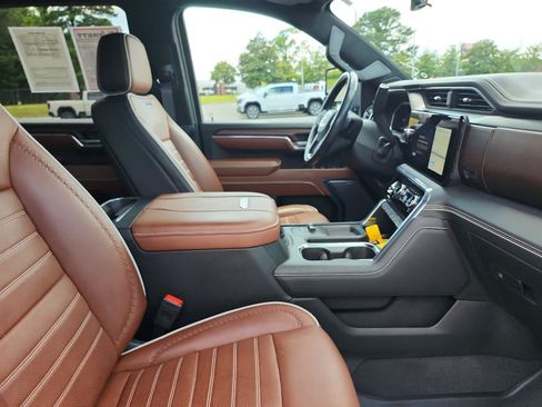 Used 2024 GMC Sierra 2500 Denali Ultimate AWD/4WD image 9