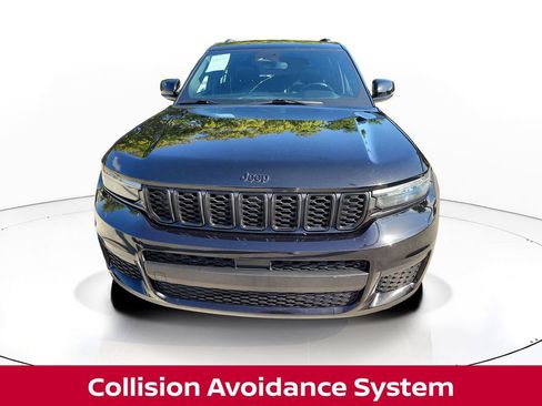 Used 2023 Jeep Grand Cherokee L Laredo AWD/4WD image 2