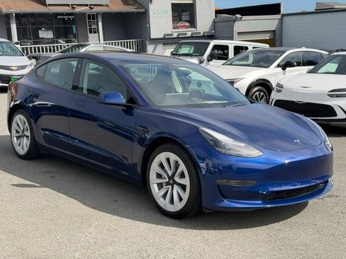 Used 2023 Tesla Model 3 Standard Range image 3