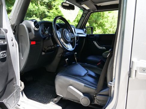 Used 2016 Jeep Wrangler Unlimited Rubicon AWD/4WD image 19