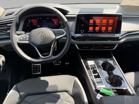 New 2025 Volkswagen Atlas Peak Edition SE image 11