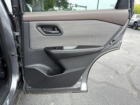 Used 2021 Nissan Rogue S FWD image 13
