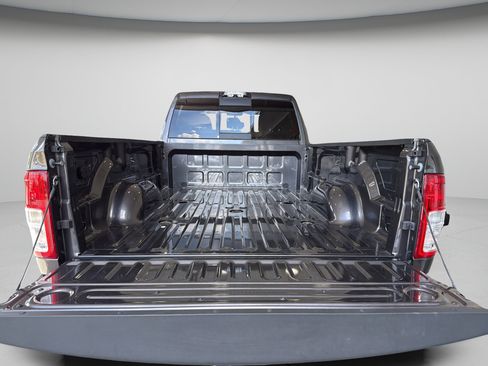 Used 2024 RAM 3500 Tradesman w/ Chrome Appearance Group AWD/4WD image 13