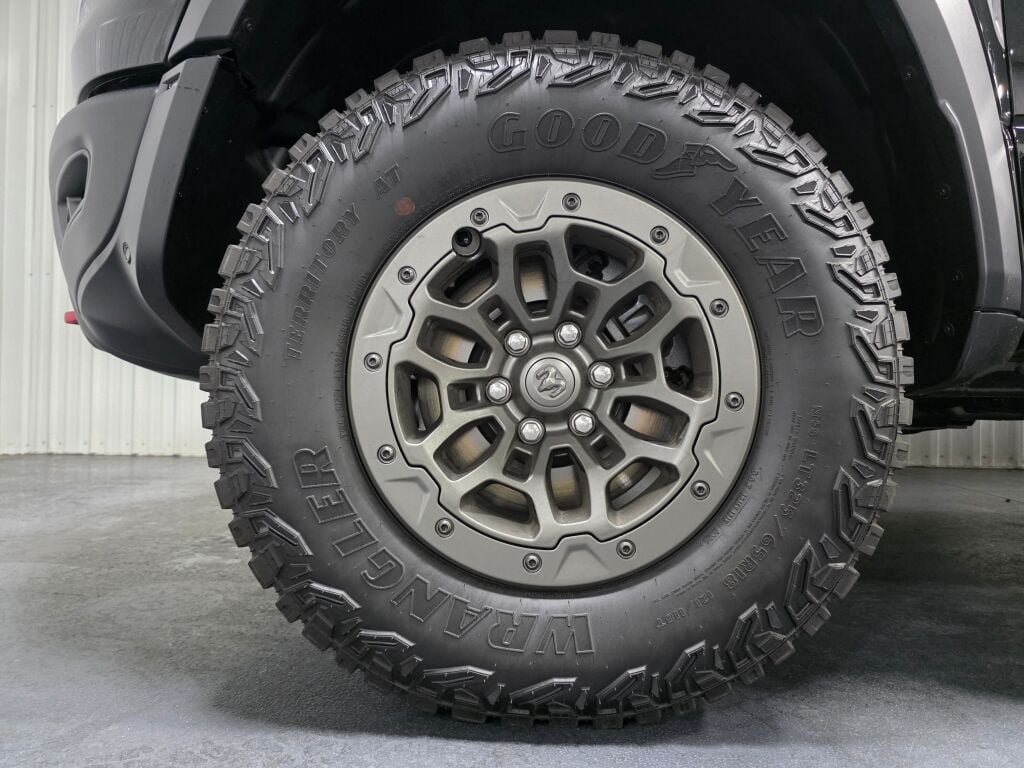 Used 2027 RAM 1500 4x4 Crew Cab image 12